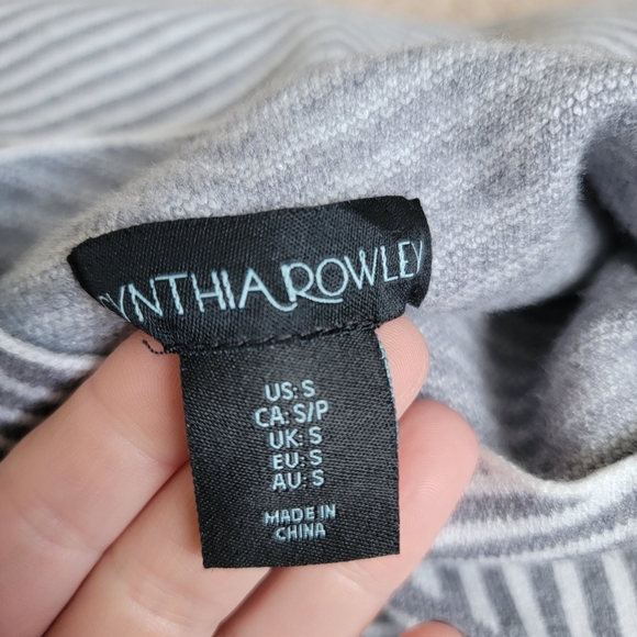 2/$20 Cynthia Rowley Striped Mick Neck Sweater S - Picture 13 of 13